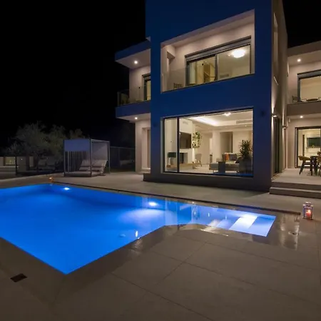 Royal Bird Private Villa Kalyves